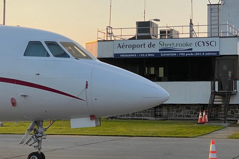 Aéroport de Sherbrooke : une analyse en cours après le rapport de la CMQ